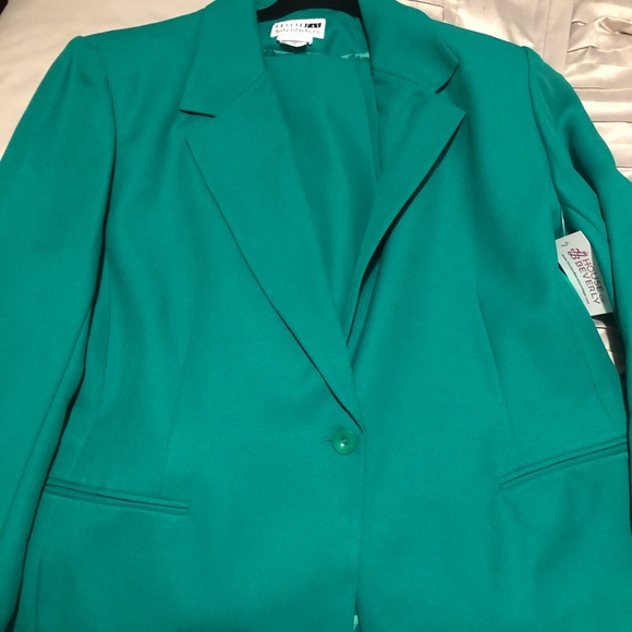 Kelly Green Pant Suit for Plus Size - Picture 1 of 6
